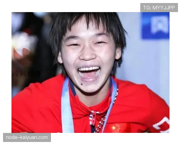 全红婵站在人群里像邻家小妹，手腕上的那块表把我惊到了